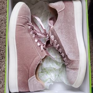 In box Sam Edelman Marlowe velvet sneakers
